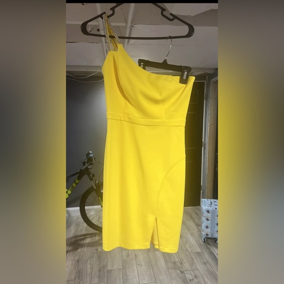 XSCAPE One-Shoulder Goddess Scuba Crepe Midi Dress Yellow 4 - Picture 2 of 2